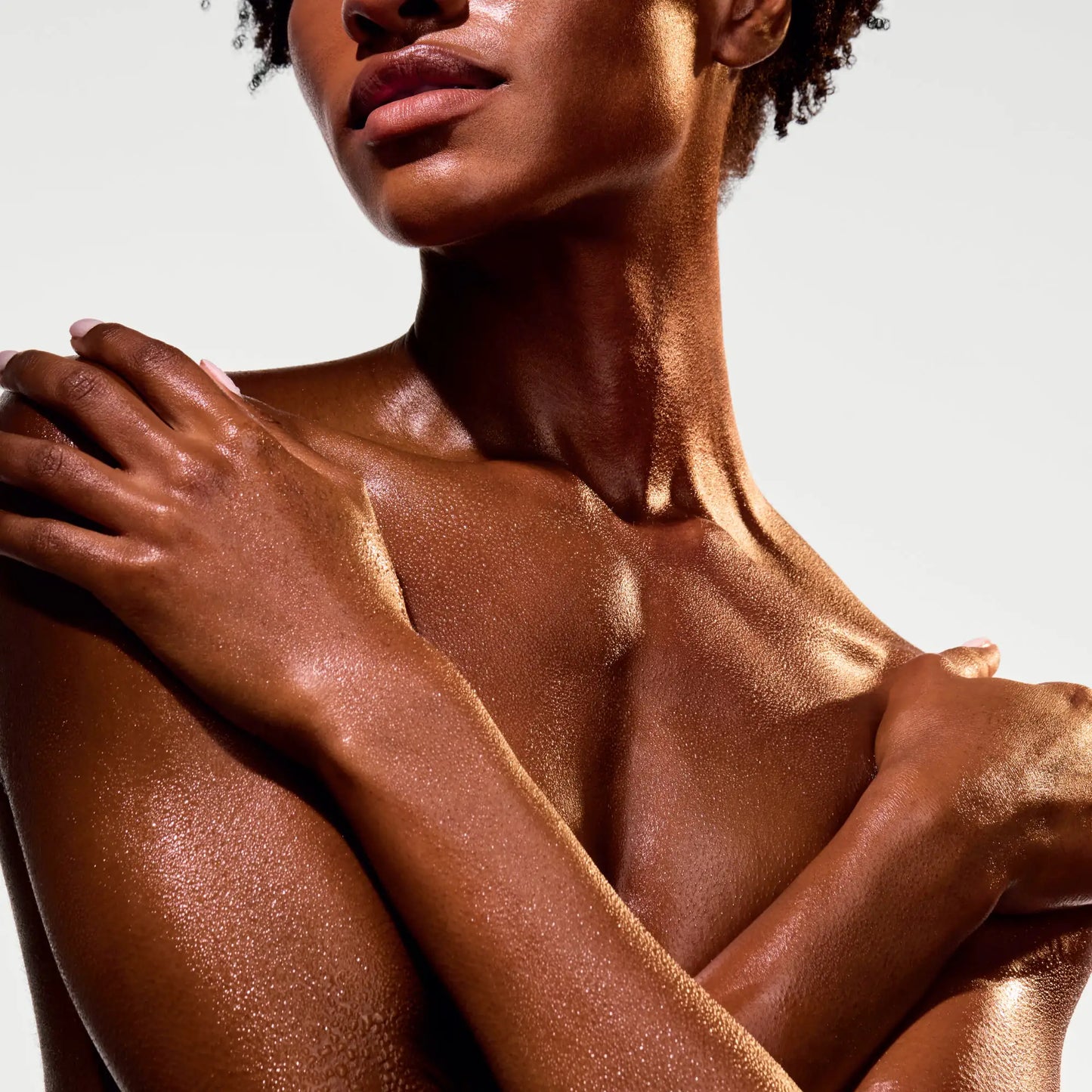 the-glow-getter-multi-oil-body-scrub-k4 NATR-40028-Alt-Image-The_Glow_Getter_Multi-Oil_Body_Scrub-06_1.webp